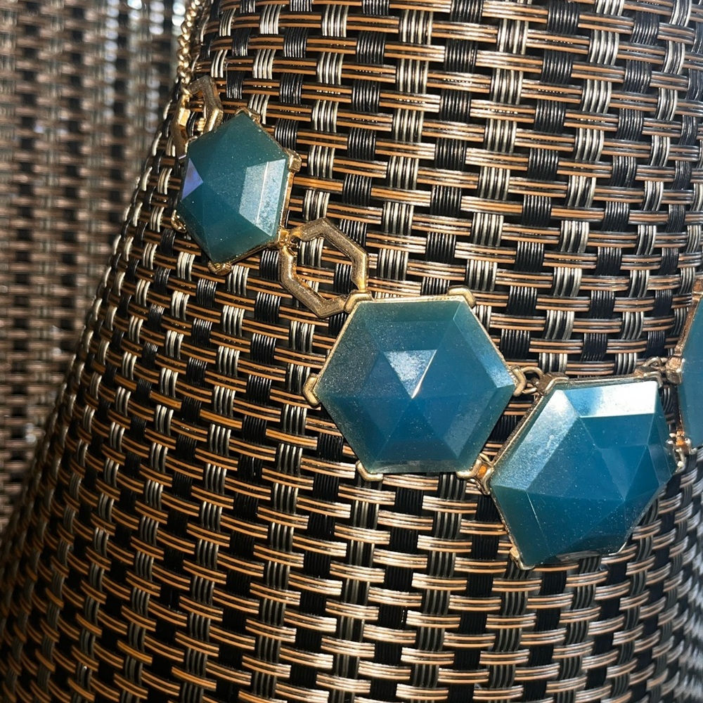 Necklace with faceted, aqua hexagonal stones and gold-tone chain, Adjustable - Picture 4 of 7
